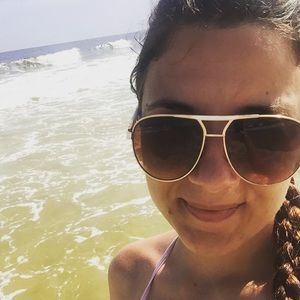 Meet your Posher, Alexis